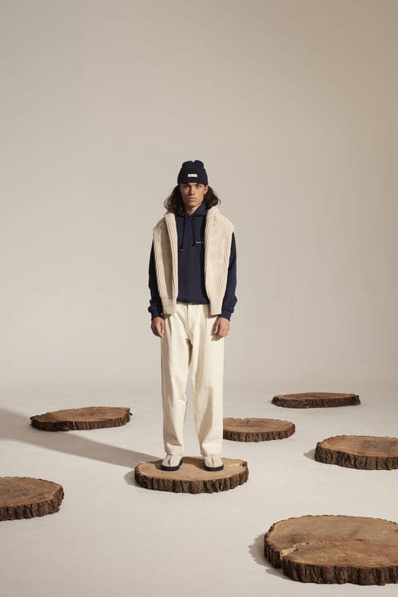 Style-Inspiration: Hoodie mit Weste und weiter Hose