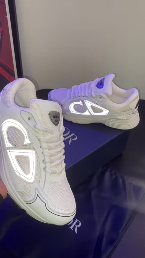 SNEAKER CHECK