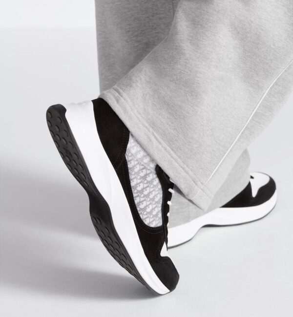 05113686-C7AC-41D3-805B-0DF54CDD9AF0.jpg "B25" Sneaker