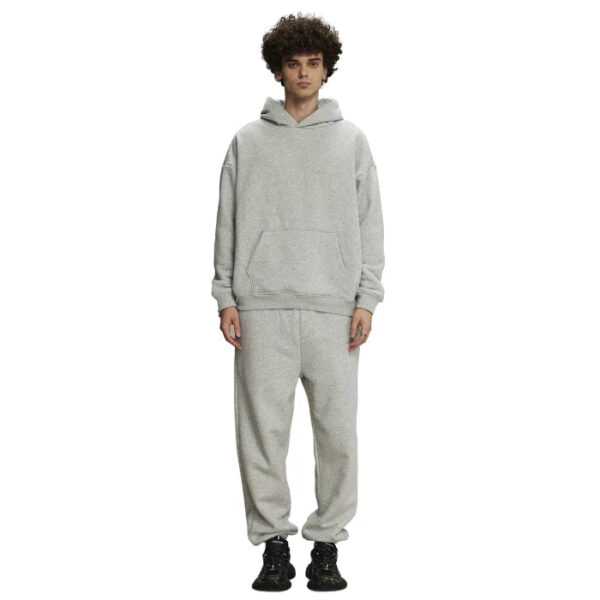 71_3bfdc461-4619-4bd3-87d0-f2e7580a2b15.jpg AVELURE HOODED TRACKSUIT