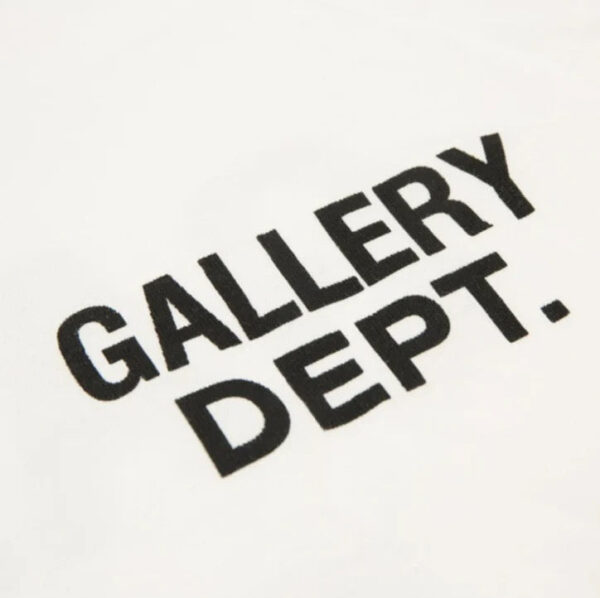 Bild23_6b21c834-8c16-4eb0-8b2d-02c8f8f9f8c2.jpg "Dept" Tee Black
