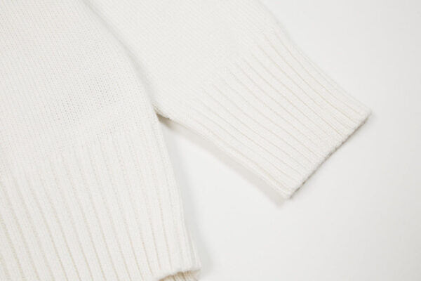 O1CN01MDIVvZ1hIqGgUyaPc__2216722454255-0-cib_1.jpg "Heart" - Sweater