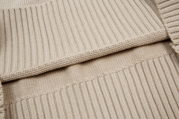 O1CN01W0A4Cg1hIqGkwE3bN__2216722454255-0-cib.jpg "Heart" - Sweater Cream