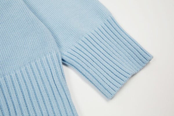O1CN01jMmUtO1hIqGibWnMJ__2216722454255-0-cib.jpg "Heart" - Sweater Babyblue